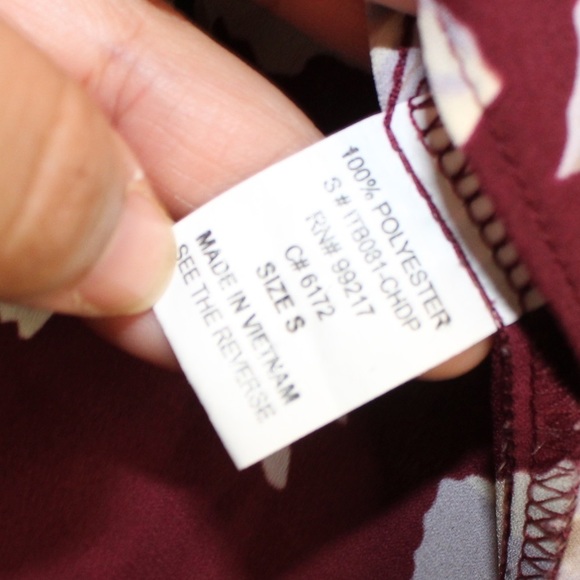 Moa Moa Red Floral Off-Shoulder Long Sleeve Summer Shirt โ Perfect for Warm Days - Picture 5 of 6